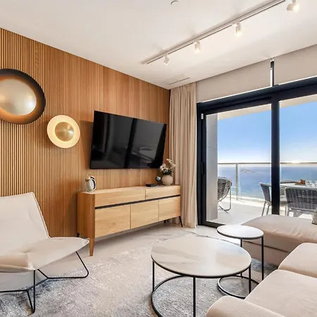 Sunset Cliffs - High Floor - Sea View Apartment *