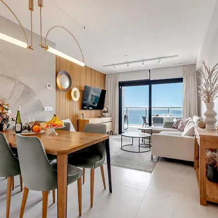 Sunset Cliffs - High Floor - Sea View Apartment *