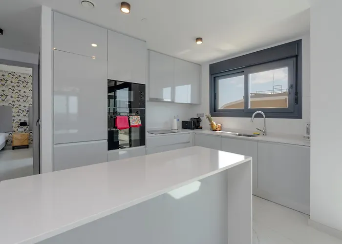 Sunset Cliffs - High Floor - Sea View *