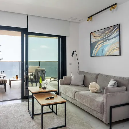 Sunset Cliffs - High Floor - Sea View Апартаменты