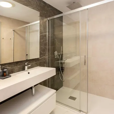 Sunset Cliffs - High Floor - Sea View Апартаменты