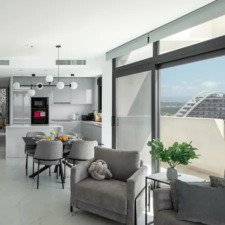 Sunset Cliffs - High Floor - Sea View Апартаменты