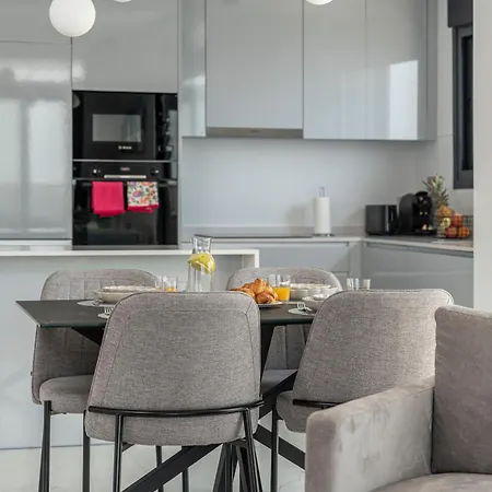 Sunset Cliffs - High Floor - Sea View Апартаменты *