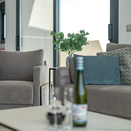 Апартаменты Sunset Cliffs - High Floor - Sea View