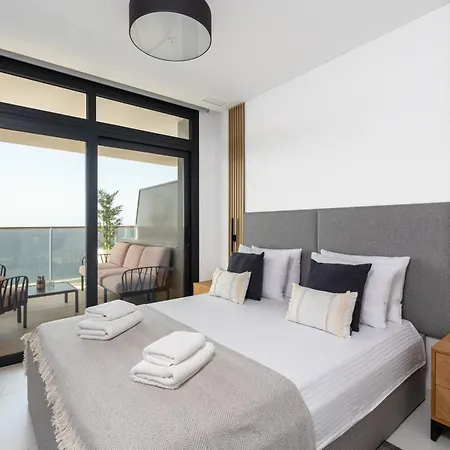 Sunset Cliffs - High Floor - Sea View Апартаменты