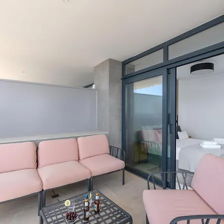 Апартаменты Sunset Cliffs - High Floor - Sea View